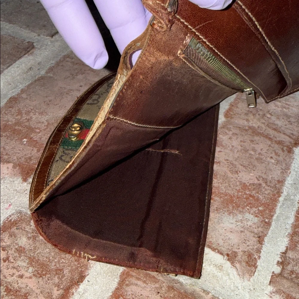 Vintage Gucci Brown Monogram Clutch with Green & Red Web Stripe - Picture 12 of 13